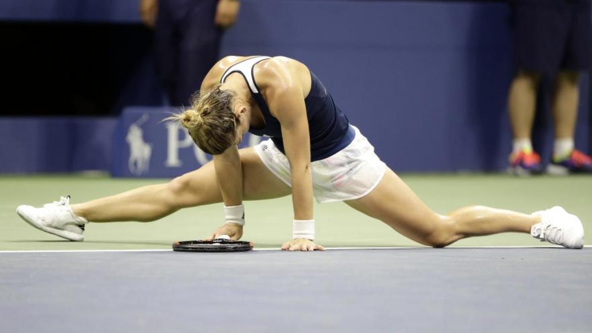 simona halep a fost lovita de o minge in urechea stanga si a abandonat meciul de dublu de la wuhan
