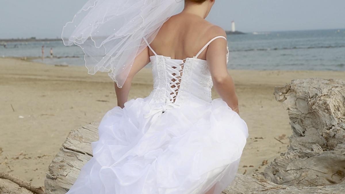 cea mai scurta casnicie un mire s a uitat in noaptea nuntii in telefonul sotiei a citit primul