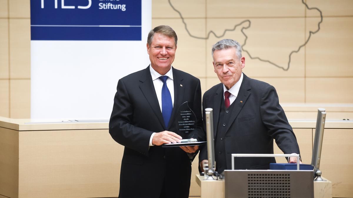 klaus iohannis premiat in germania pentru lupta anticoruptie