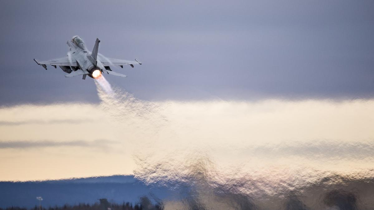 primele avioane f 16 ajung astazi in romania anuntul ministrului apararii nationale