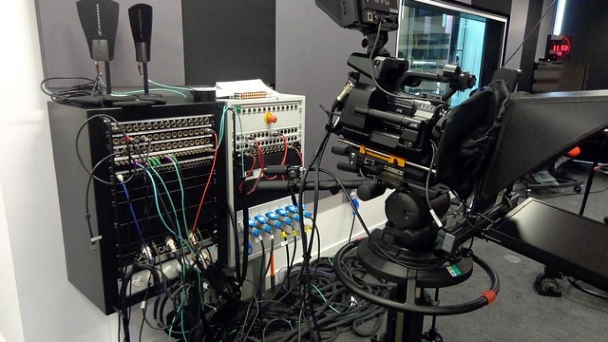 o televiziune din romania anunta ca isi va suspenda emisia cateva zile