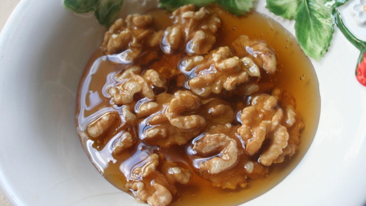 a luat o lingurita de miere cu nuci in fiecare dimineata pe stomacul gol efectul este uimitor