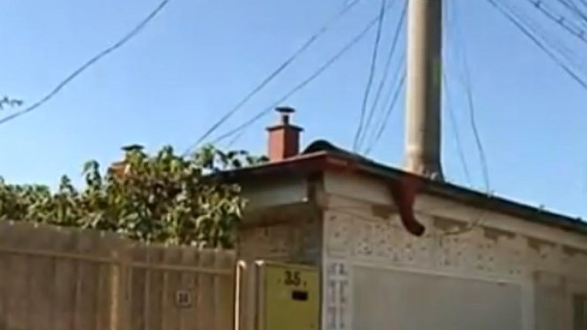 dorel a ajuns la braila un stalp de electricitate rasare dintr o casa