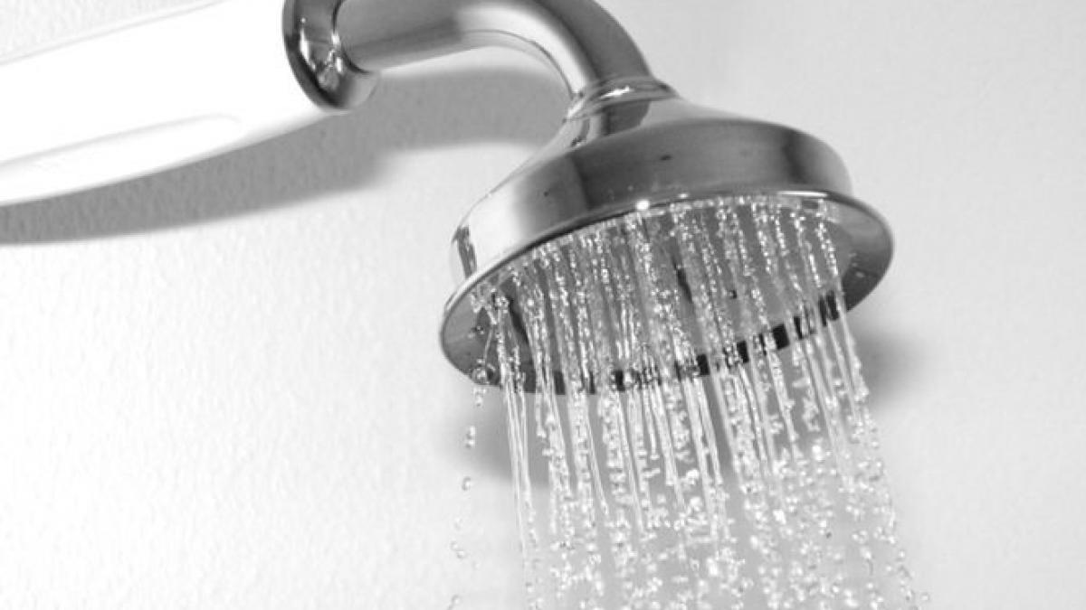 si tu dormi cu parul ud uite de ce nu e bine