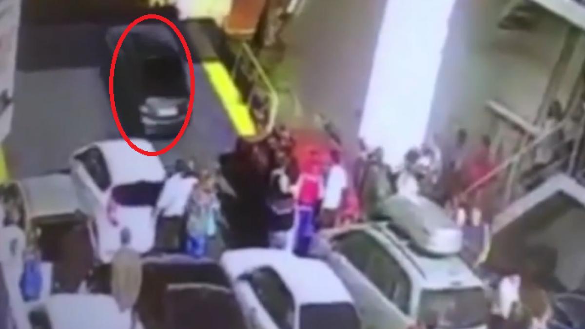 un sofer grabit a plonjat in marea neagra cu masina in timp ce se afla pe un feribot