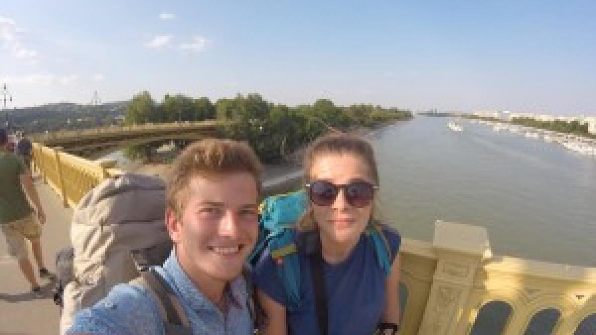 un tanar din romania a vizitat sase tari cu doar 125 de euro