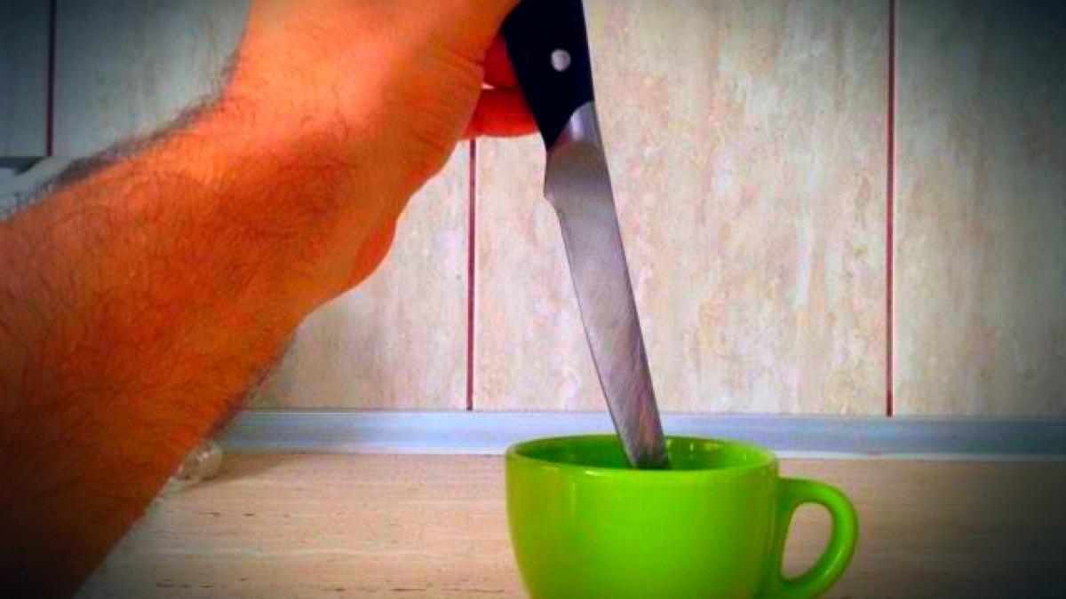 ce se intampla daca amesteci cafeaua cu cutitul