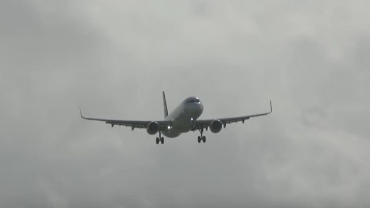 clipe de groaza pentru pasagerii unui avion momentul in care un airbus a321 rateaza prima aterizare