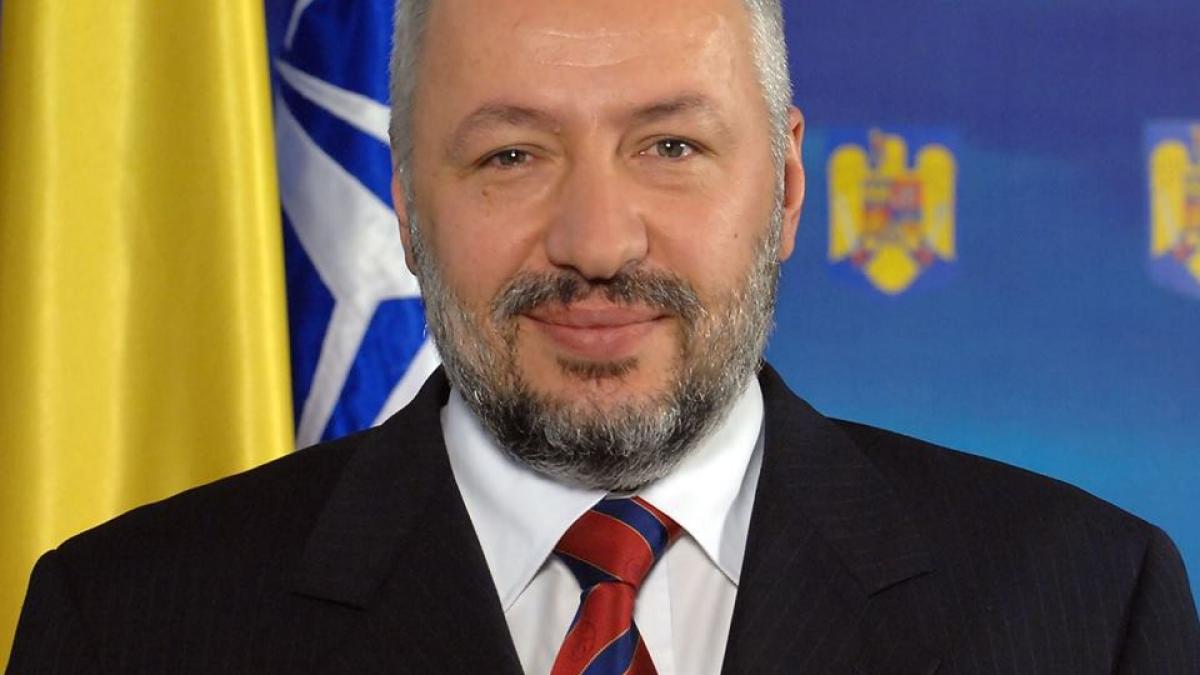 iulian fota noul director al colegiului national de informatii directorul sri reputatia academiei a