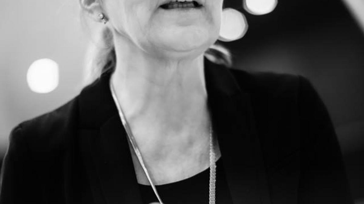 monica macovei atac la haita de penali cred ca au prins un peste dar este un rechin care ii