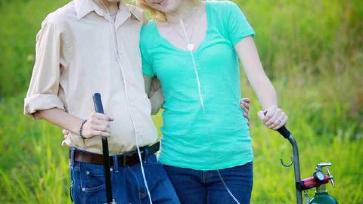 a vazut o pe facebook si s a indragostit dupa cinci ani au murit amandoi la cateva zile distanta pe