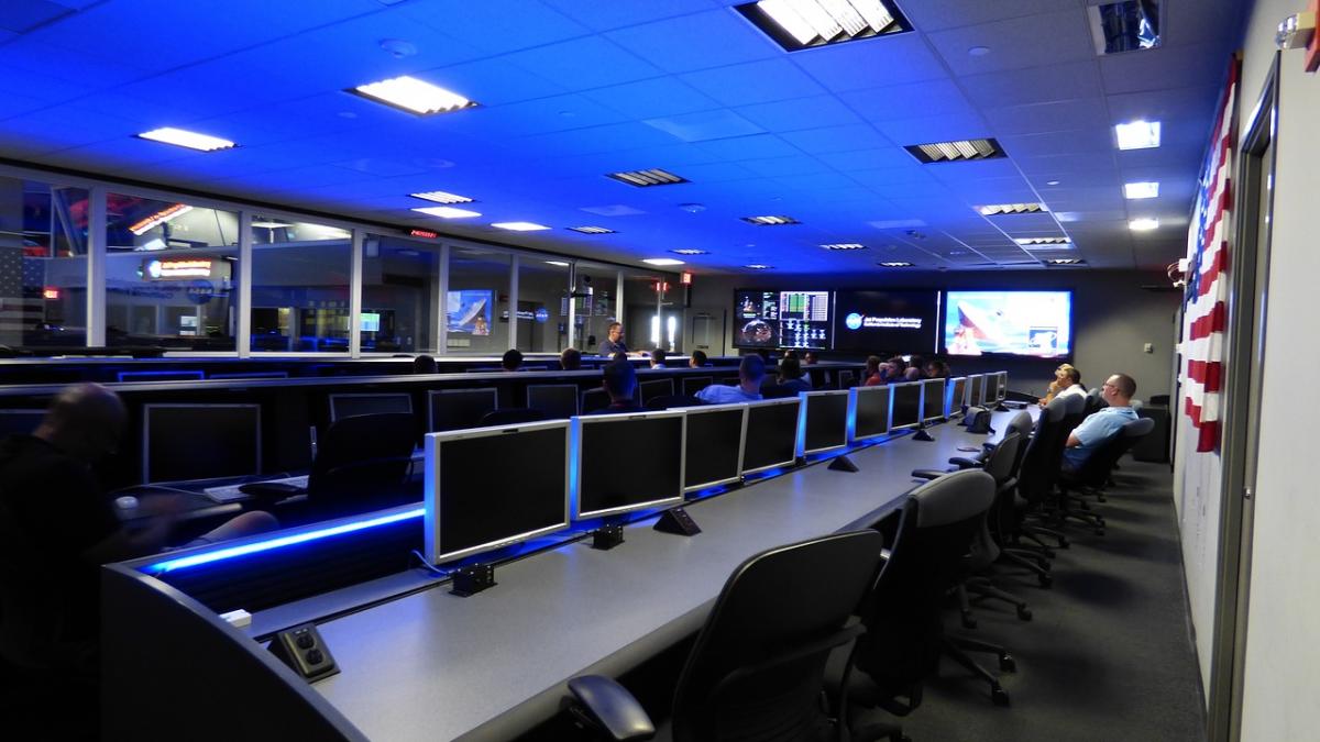 call center de escroci sute de oameni angajati sa fraudeze cetateni americani