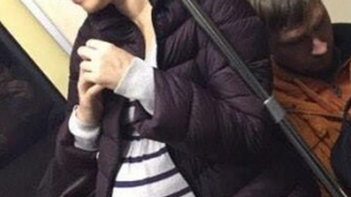 imaginea realizata la metrou care a scandalizat mii de oameni ce faceau barbatii din spatele