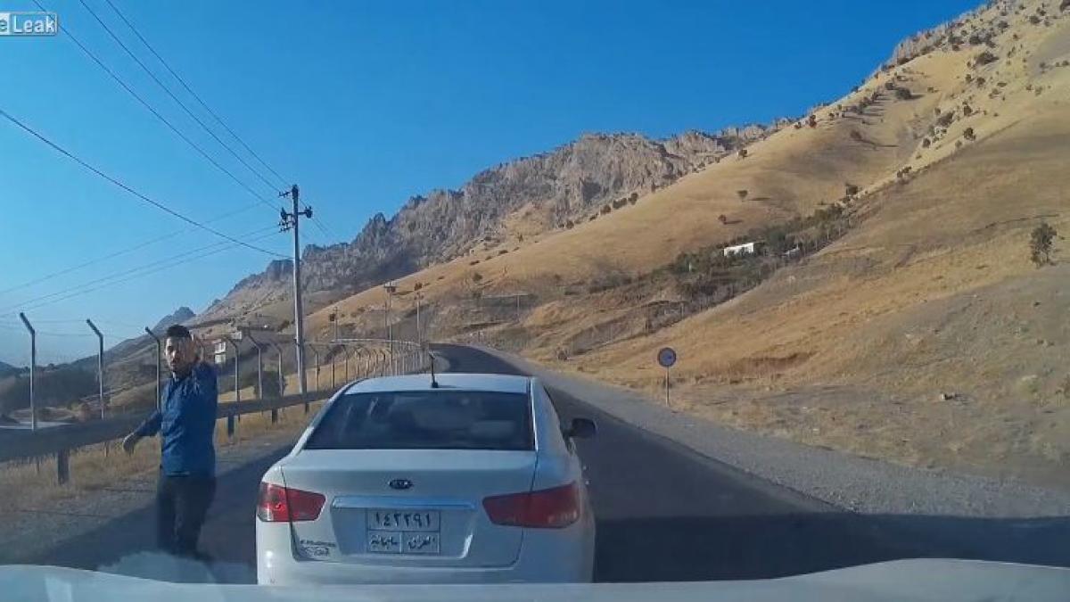 a vrut sa para un dur dar mama lui l a facut de ras in mijlocul drumului video