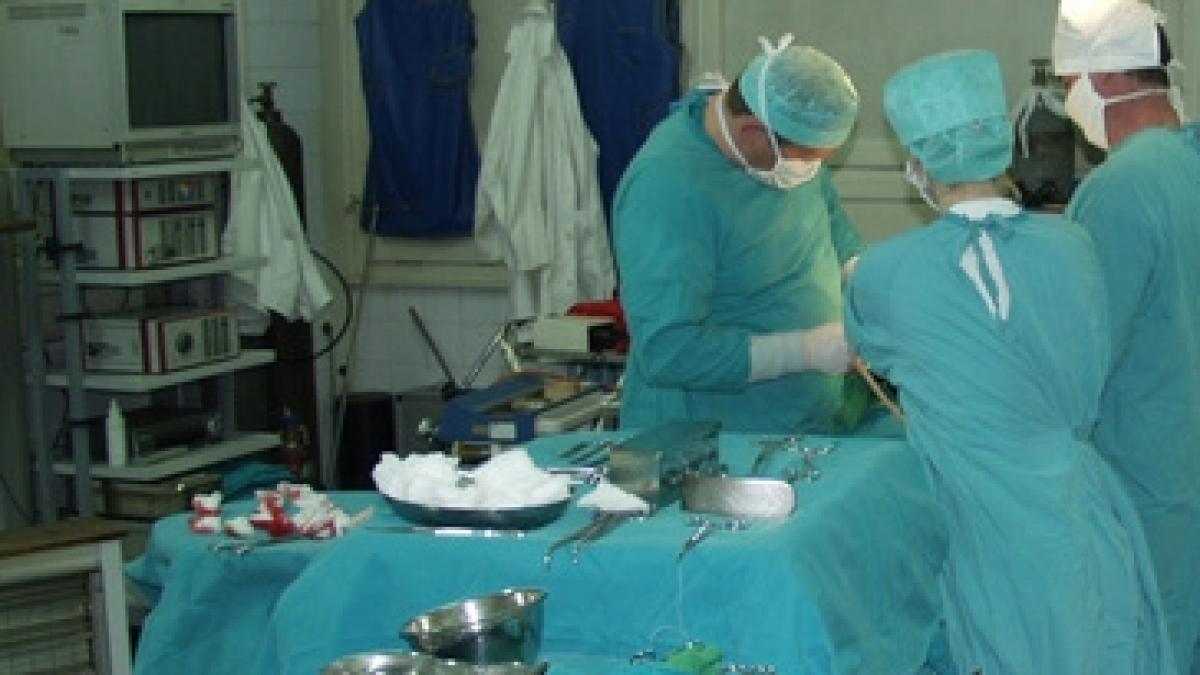 era sa moara din cauza doctorilor ce obiect au uitat in ea dupa o operatie