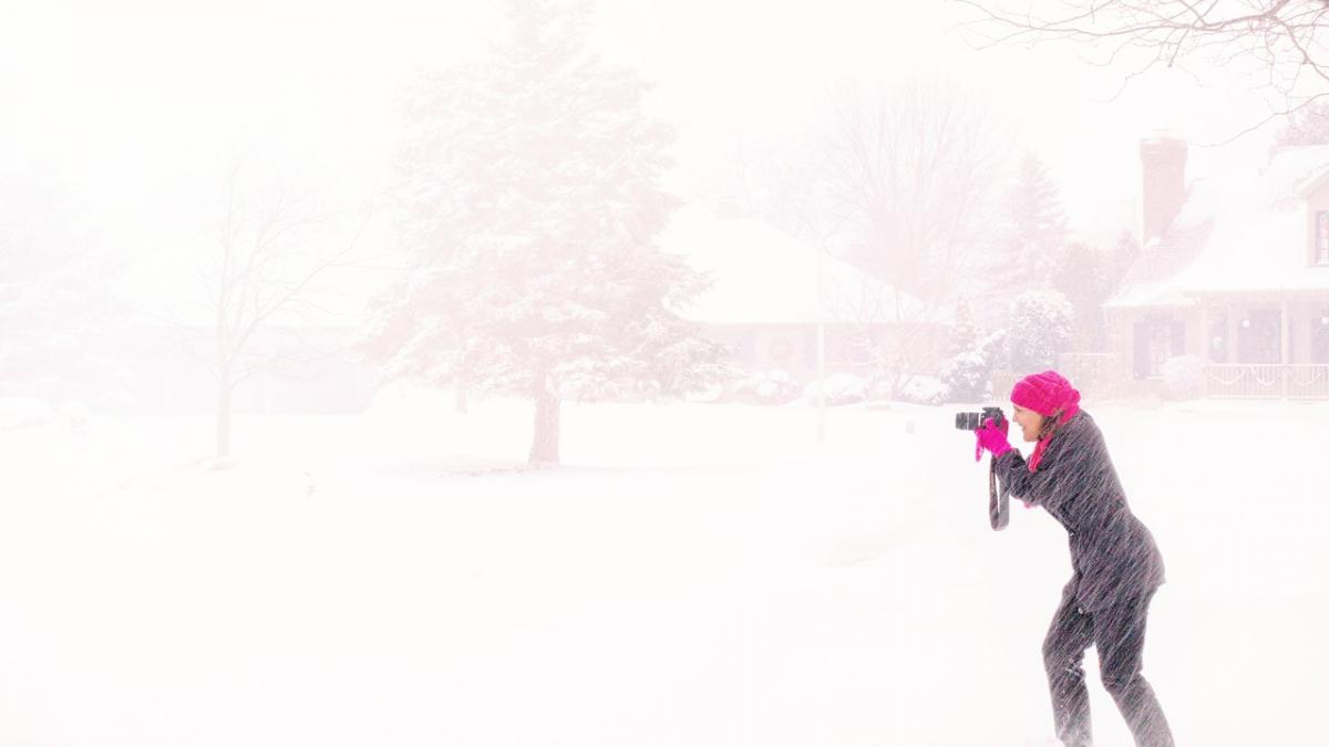 turistii se pot bucura de zapada in masivul fagaras zapada masoara 14 centimetri