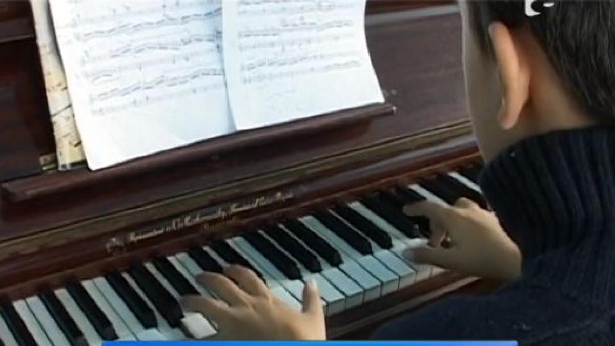 un baiat din bistrita diagnosticat cu autism este compozitor la 12 ani