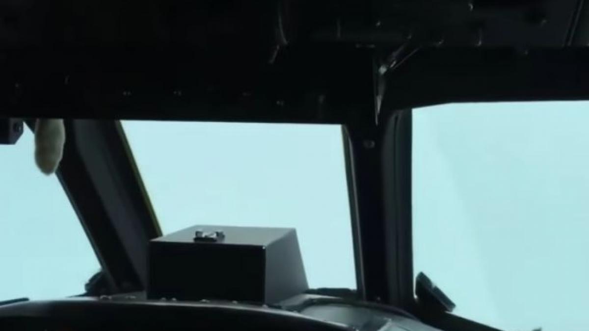 momentul in care un avion intra in ochiul unui uragan