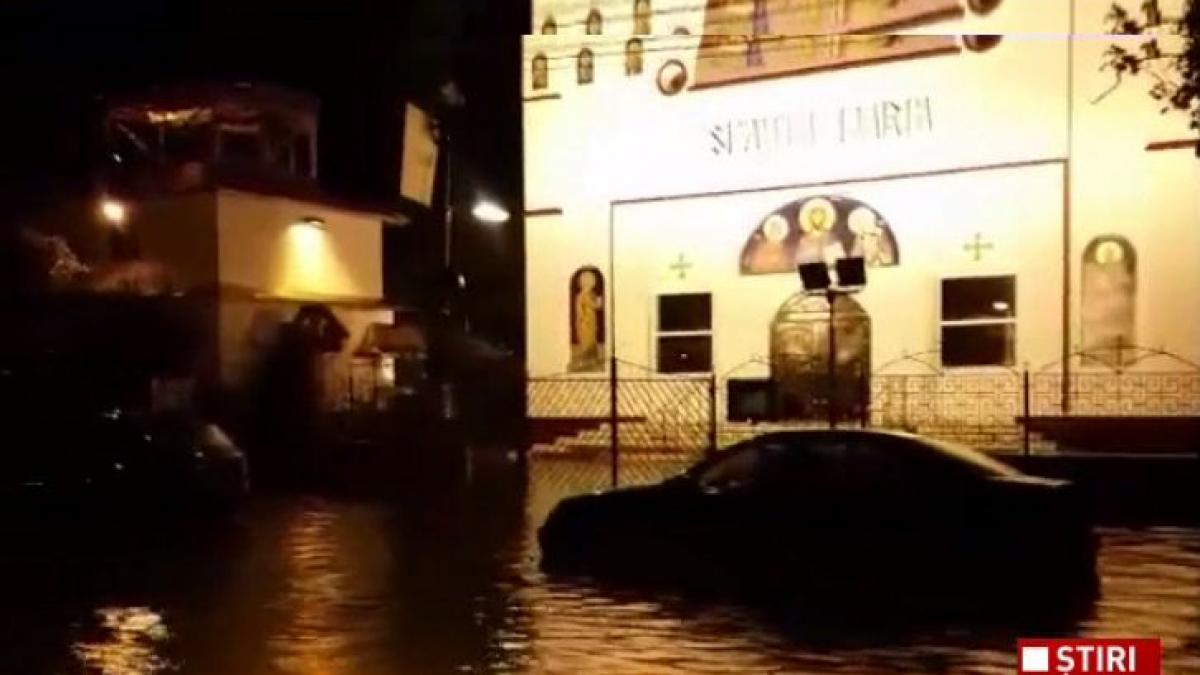 o ploaie torentiala a facut prapad la constanta in mai putin de o ora strazile si bulevardele au