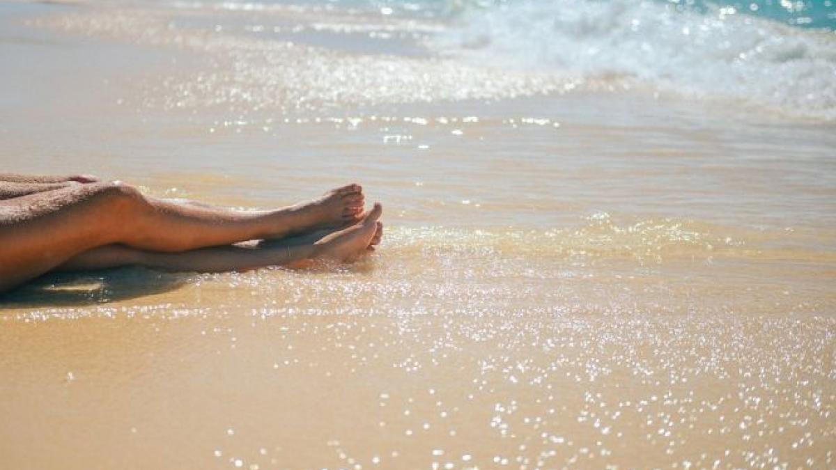 s a dus la plaja cu slip transparent ce a urmat