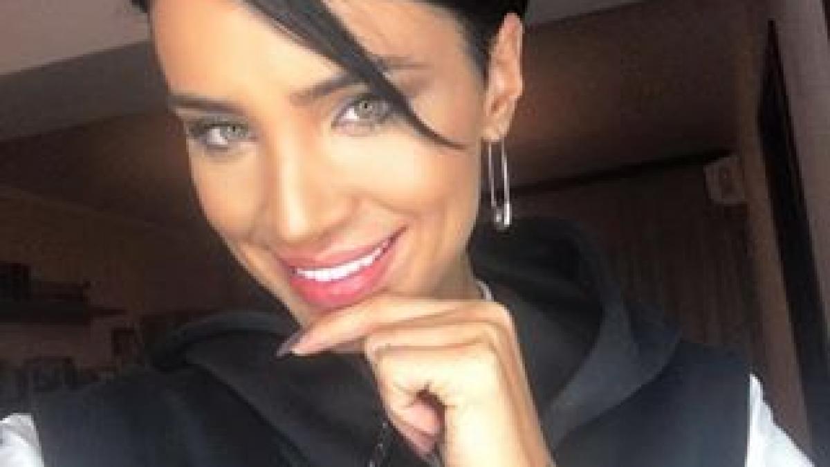 adelina pestritu atacata de un fan care i a scris ca are dintii albiti in photoshop ce i a raspuns