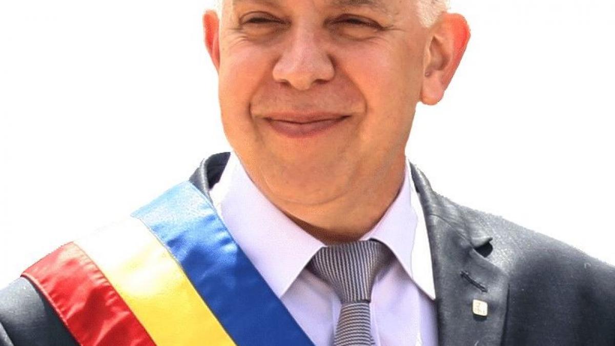 primarul municipiului campina urmarit penal sub control judiciar isi poate exercita functia