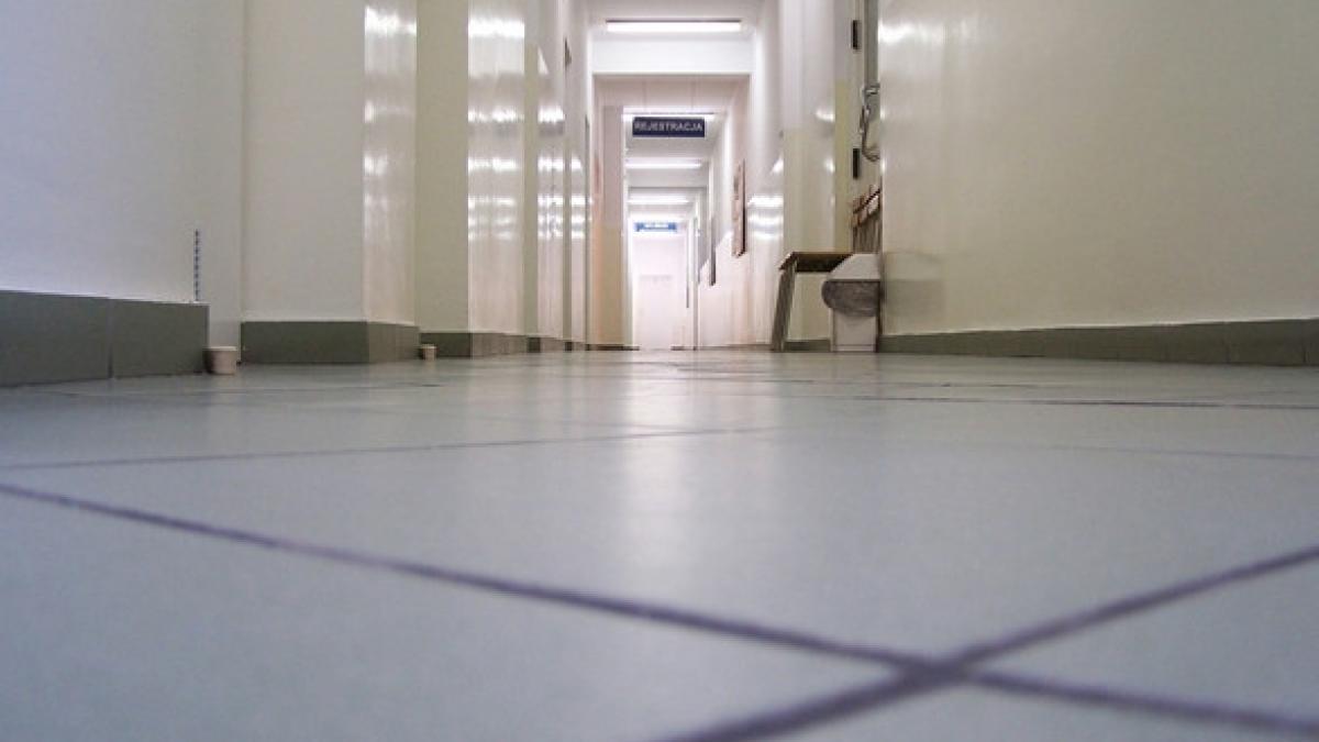 caz infiorator in targu jiu un tanar de 23 de ani a murit dupa ce medicii i au pus piciorul in ghips