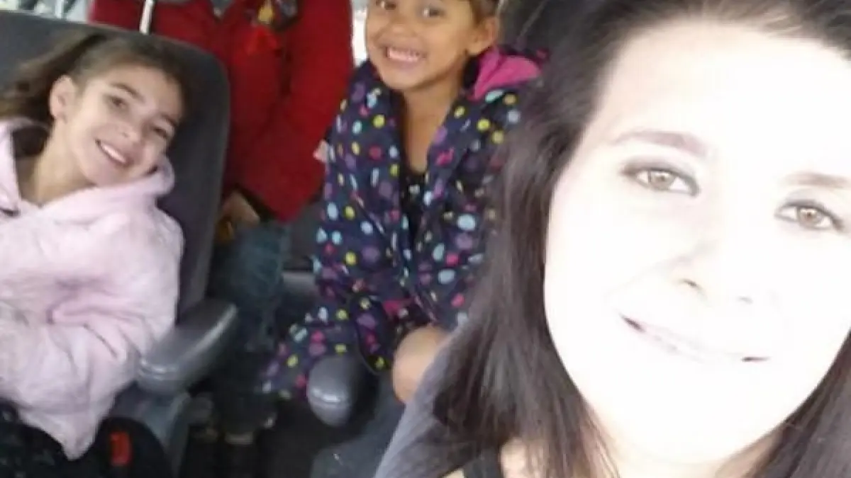 chelnerita asta mama singura a trei copii a servit un sofer de camion n o sa ti vina sa crezi ce
