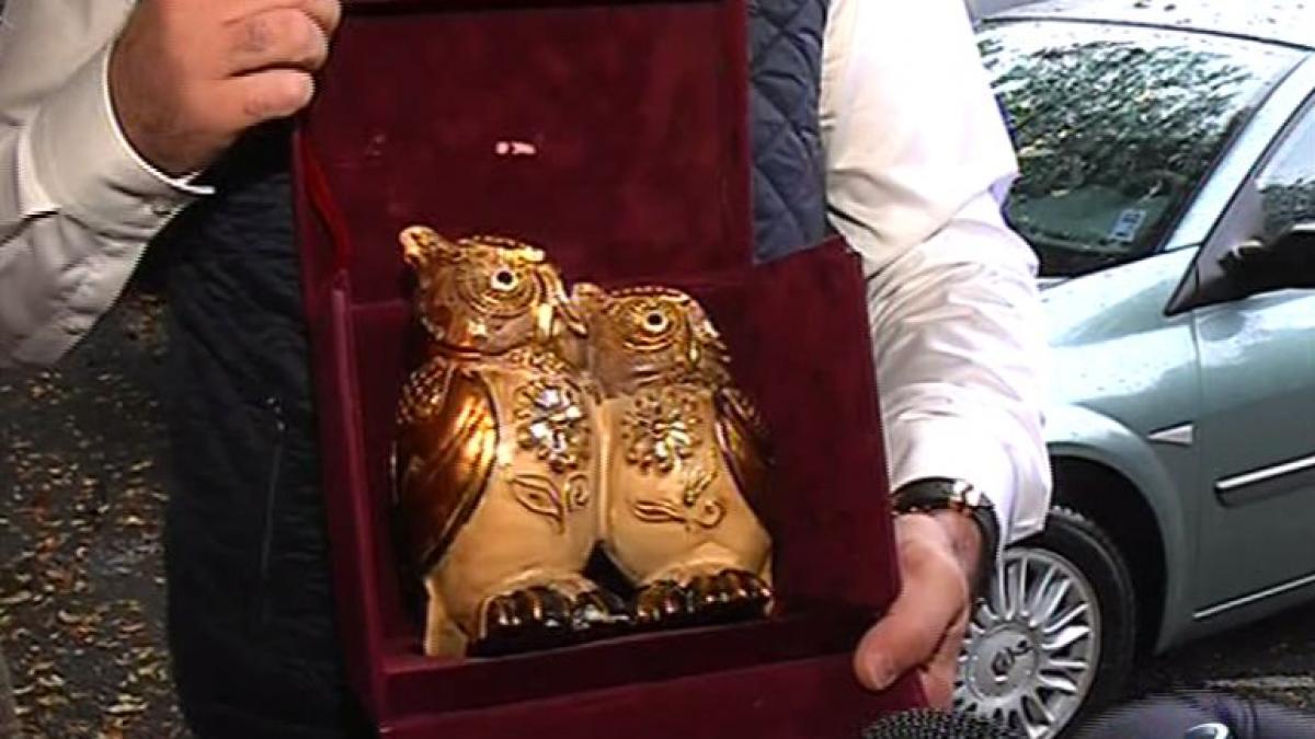 sebastian ghita cu recuzita la dna ploiesti kovesi mi a adus bufnitele astea cand a venit la mine