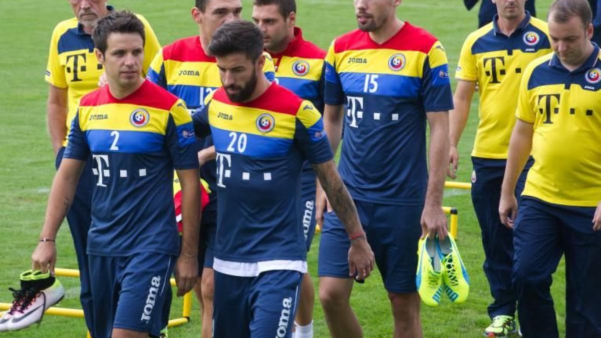 tricolorii au fost jefuiti in kazahstan 12 jucatori din lotul lui daum s au trezit fara bani si