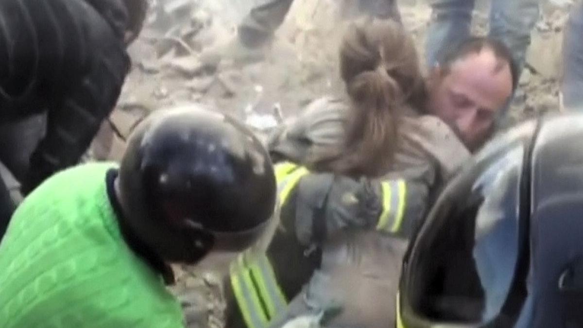 cand salvatorii au gasit o ea deja murise este cutremurator ce au gasit sub trupul ei