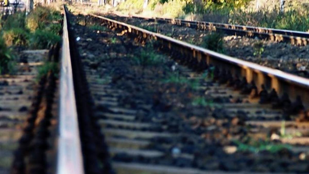 cfr toate liniile de cale ferata din galati sunt inundate zece trenuri au intarzieri intre 30 si