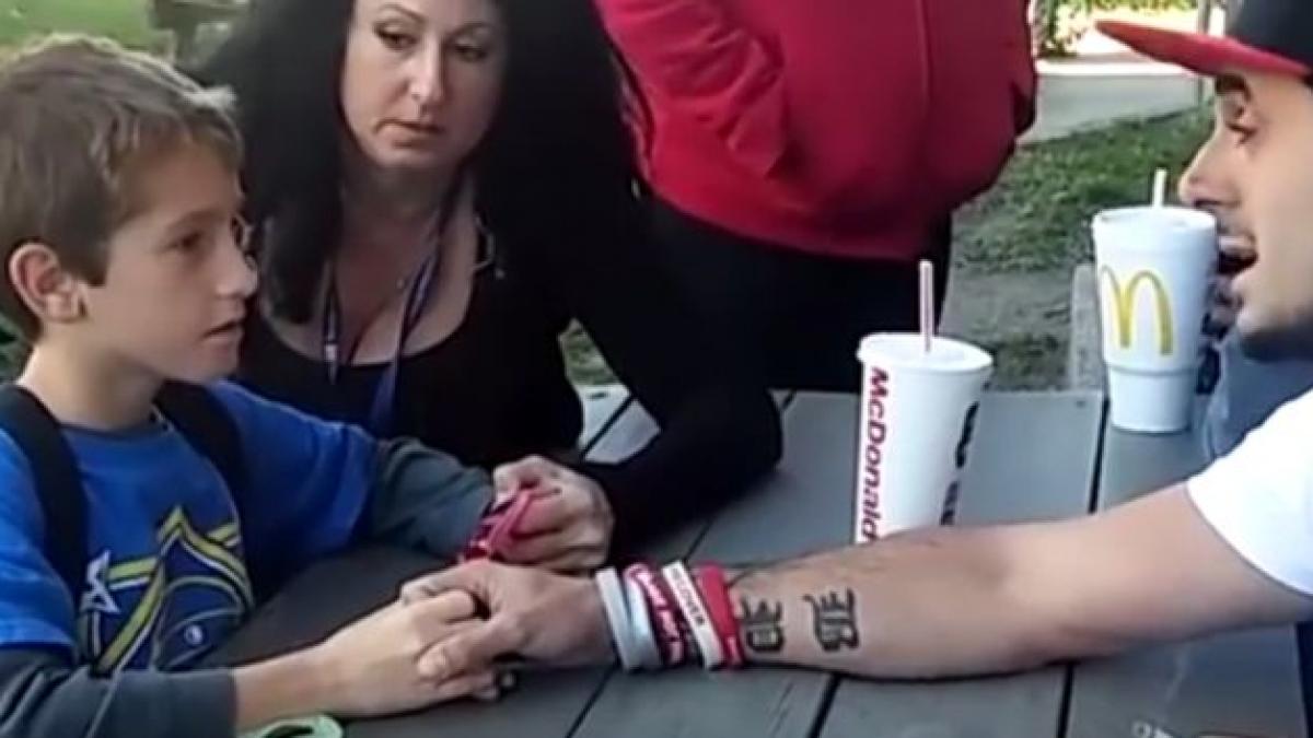 cutremurator momentul in care un tata isi anunta fiul ca mama a murit in urma unei supradoze