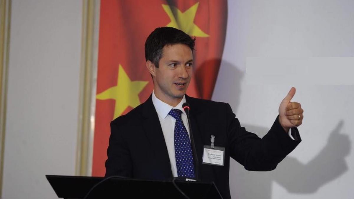 manuel costescu primul membru al guvernului care demisioneaza pentru a candida la alegerile