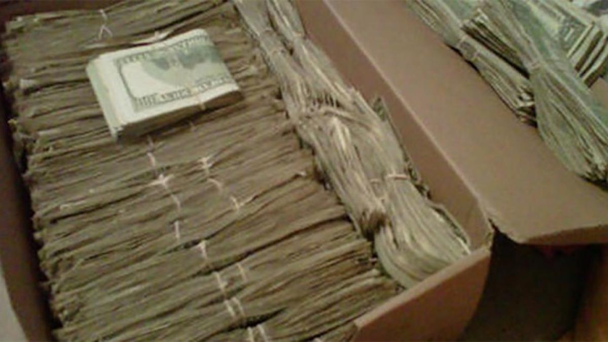 un batran a dat peste 95 000 de dolari bani pe care sotia sa i a ascuns de el ani de zile cand a