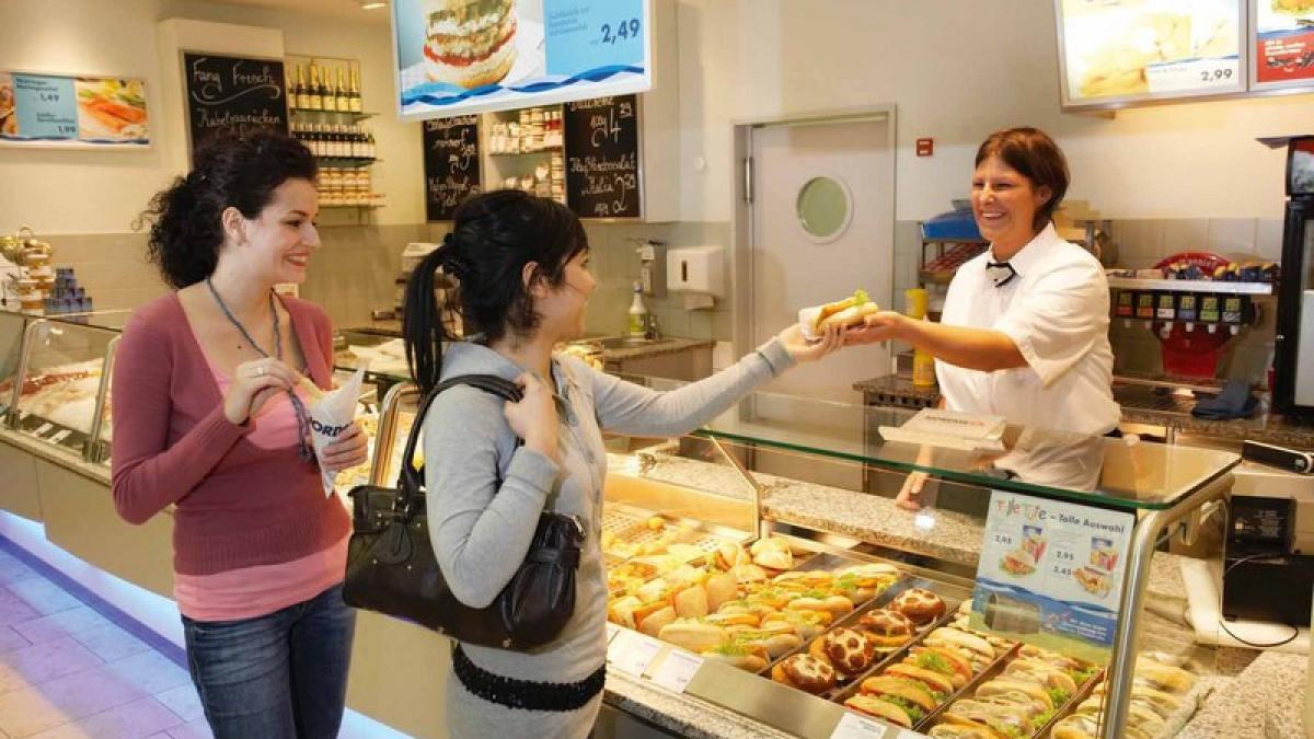 un celebru lant de restaurante prezent si in romania scos la vanzare