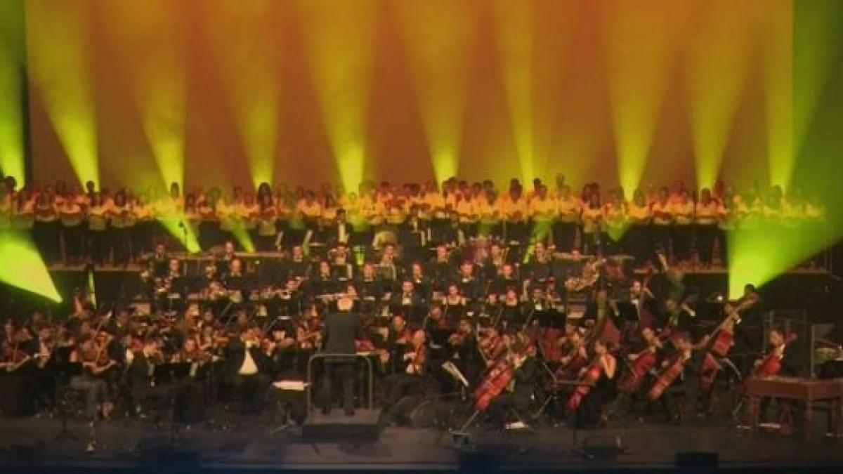 orchestra romana de tineret a ridicat parisul in picioare