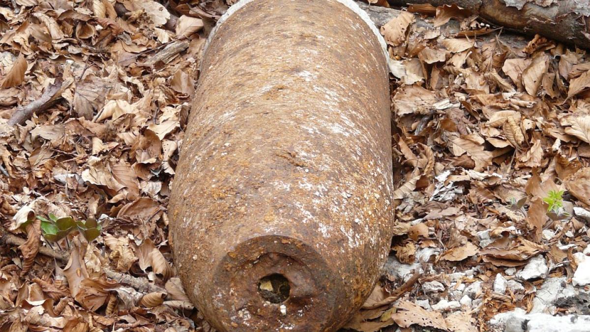 trei bombe descoperite langa calea ferata din copsa mica
