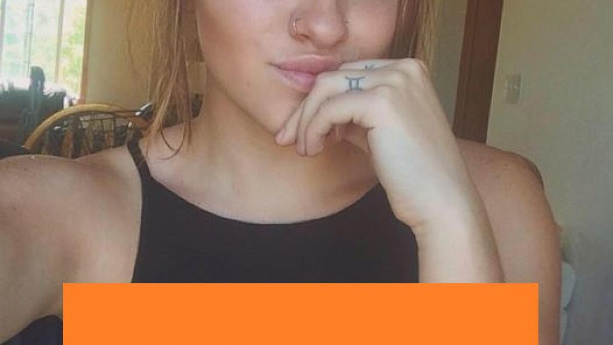 a fost exmatriculata pentru ca a venit la scoala fara sutien fata a postat fotografia si a cerut