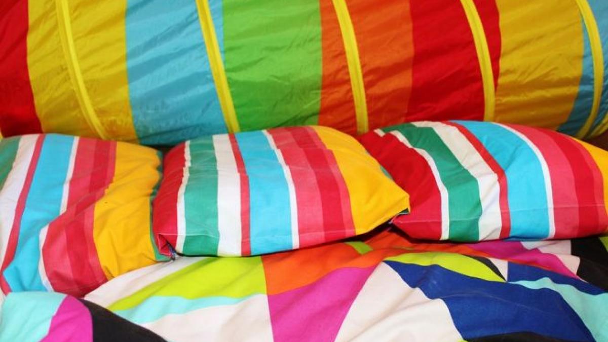 cat de des ar trebui sa speli asternuturile salteaua covorul