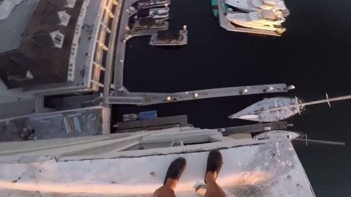 video tanar cladire etaj saritura