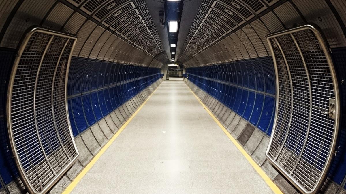 metrou evacuare londra pachet suspect