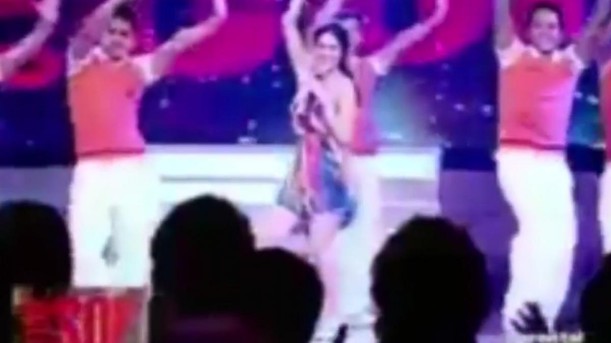 ipostaza jenanta pentru o cantareata a patit o chiar in direct la tv