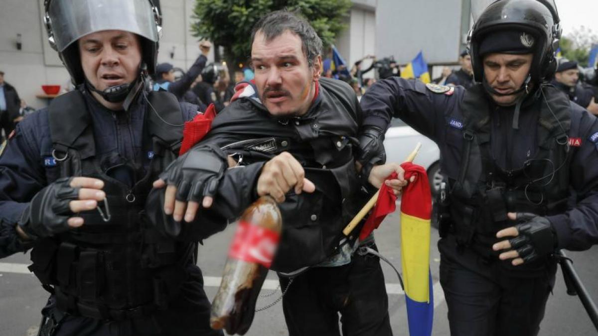 oraganiztorul manifestatiei si alti trei participanti de la marsul lupta pentru basarabia au primit