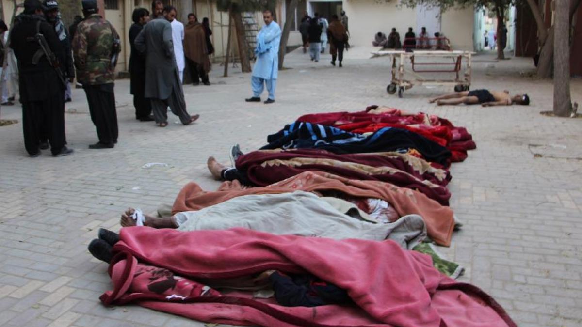 atac armat la o academie de politie din pakistan cel putin 59 de persoane au murit alte 117 sunt