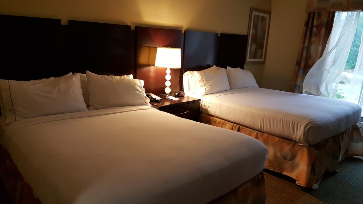 cadavru hotel lux capitala bucuresti