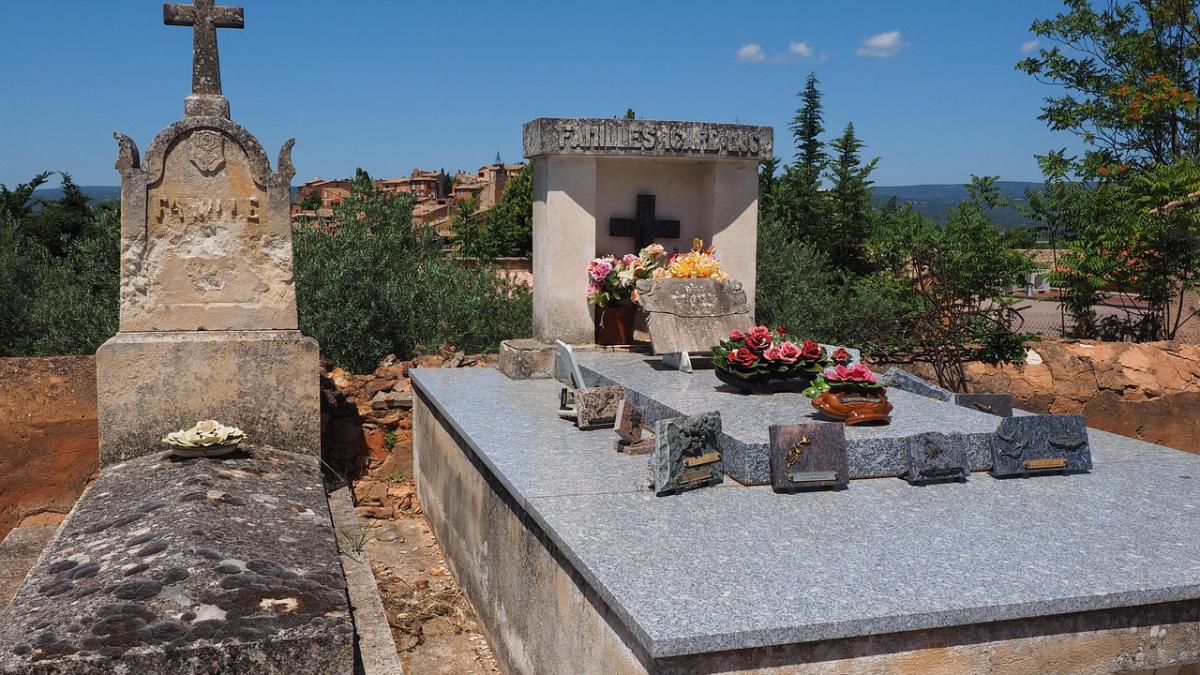 si a ucis socrul si cumnata pentru ca sotia lui sa vina la inmormantarea acestora ce a urmat e