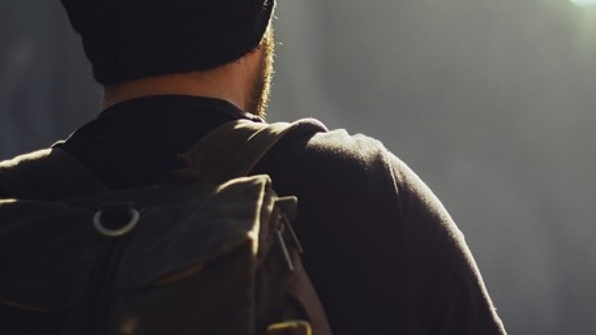 barbat descoperit de politisti langa patriarhie cu un rucsac suspect