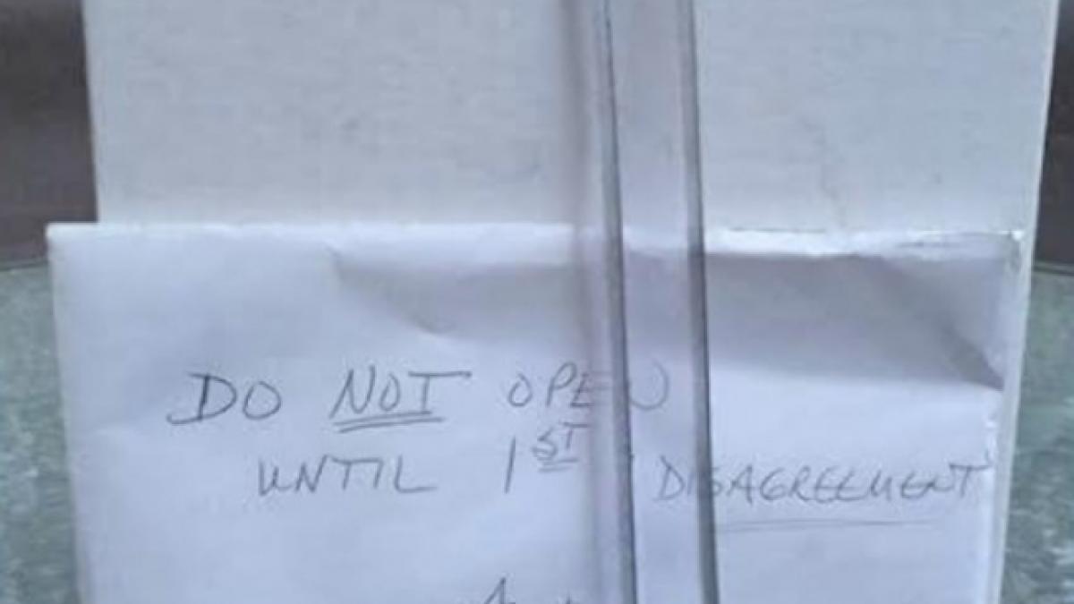 dupa 9 ani de la casatorie cuplul asta a descoperit un cadou nedesfacut in dulap au avut o surpriza