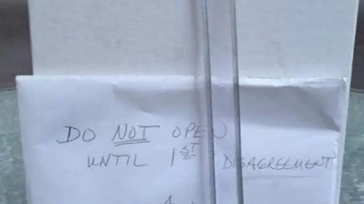 dupa 9 ani de la casatorie cuplul asta a descoperit un cadou nedesfacut in dulap au avut o surpriza
